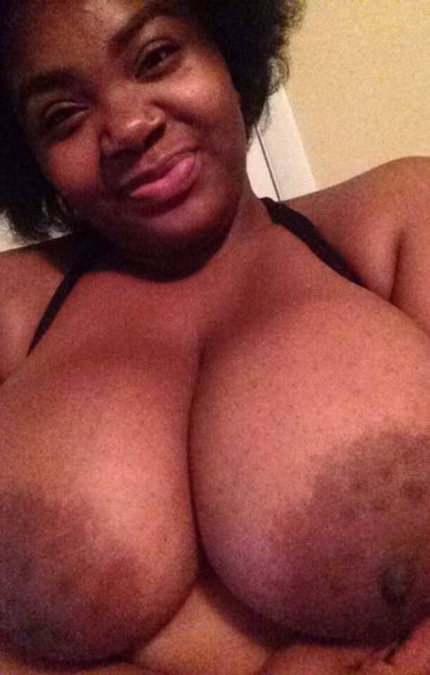 curtflirt509:  She has a nice pair!!!