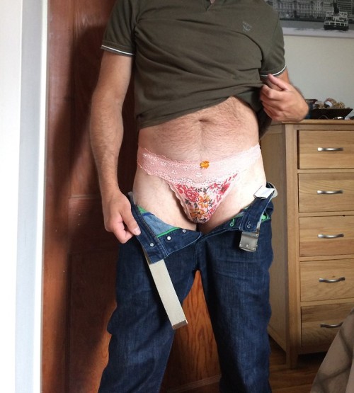 gaynnylons: panties4guys: Really starting to enjoy wearing bras and my thongs (blush) Love you in a 