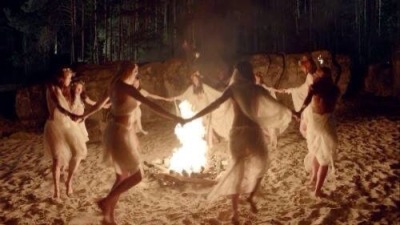 nosepiercing:Me and the besties vibing to Ukraine