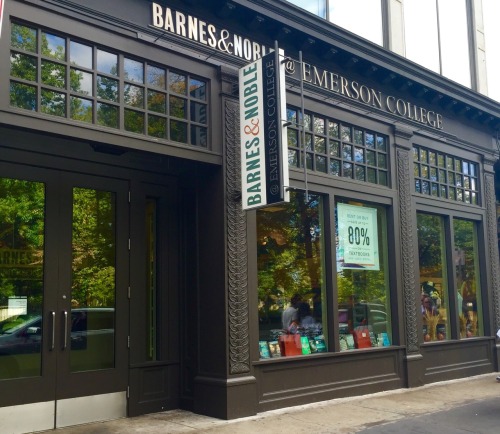 bookphile: Bookstores of Boston #8: Barnes and Noble @ Emerson x Bookseller chain stocking housebran