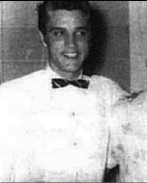 ELVIS' MANNERISMS