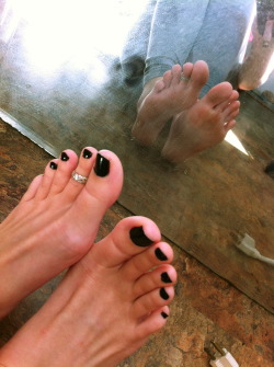 Feetfiends:  I Love Black Polish Girls 