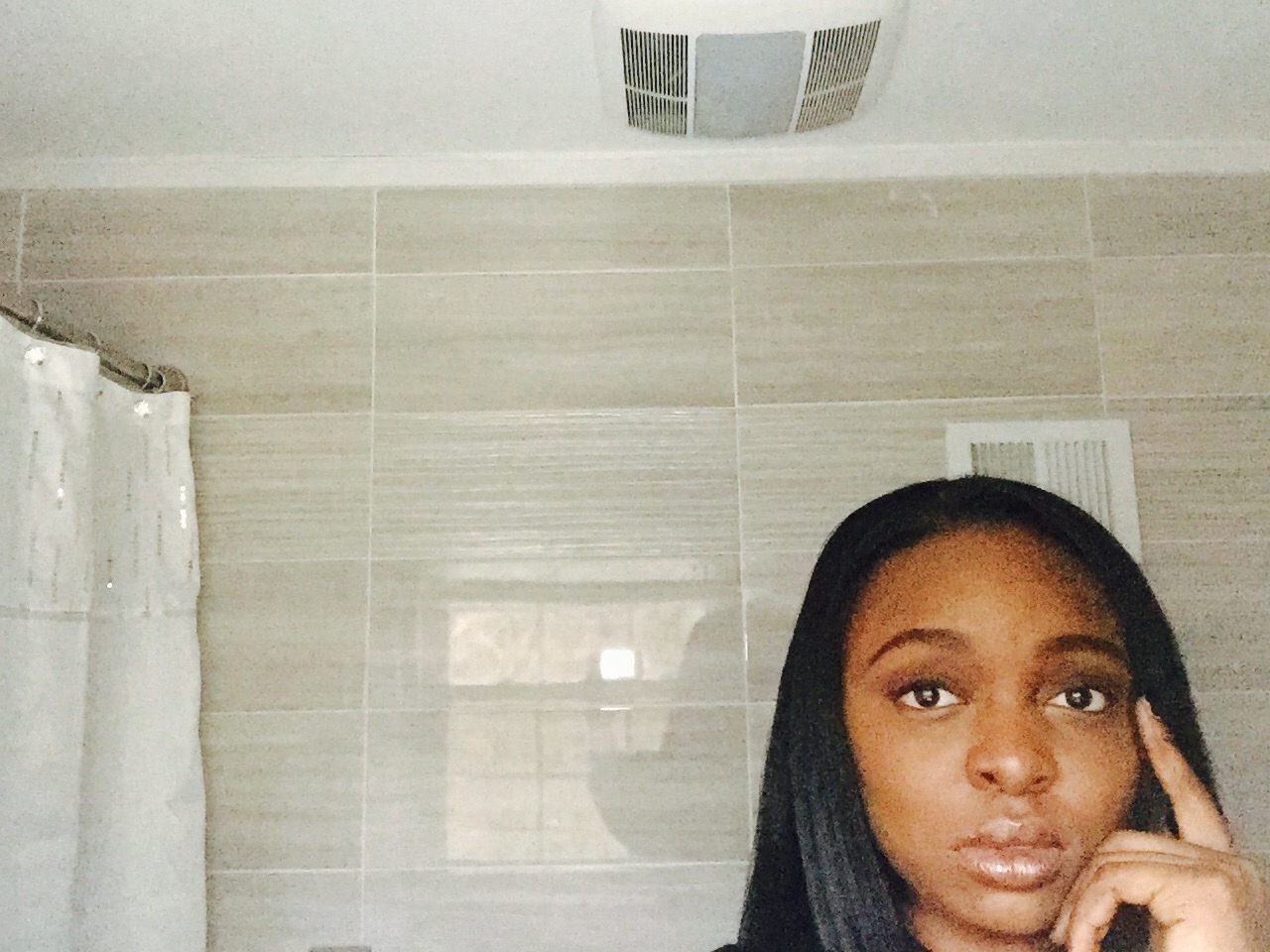 theamazonparagon:More selfies. Because the lighting in my bathroom is great.