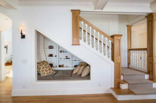 gingerandfair: homedesigning: (via 8 Clever Ways to Utilize That Awkward Space Under Your Stairs) If