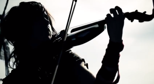 turbotwintastic: proxyjackspicer: Lindsey Stirling A hip hop/dubstep violinist with amazing talent a