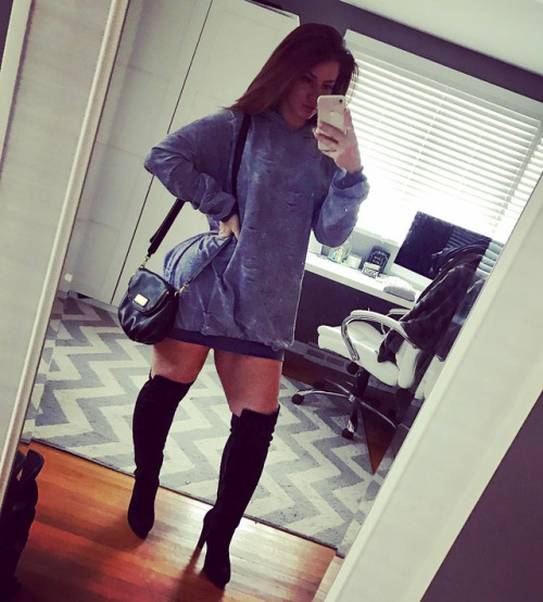 Mindy Sittinpretty | @Mindysttnprty On Instagram Instagram.com/mindysttnprty Follow “Small Waist Curves”