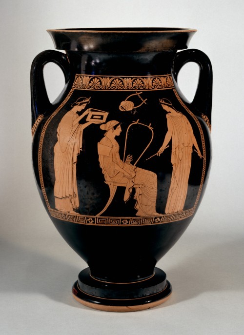 terpsikeraunos:didoofcarthage:Red-figure amphora with a scene of Sappho teaching music by the Niobid