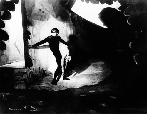 Fotogramas deEl gabinete del doctor Caligari (1920), Robert Wienecine cine de los 20’cine mudo expre