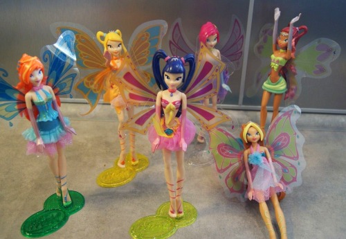 EXCLU MONDIALE: Winx Sirenix dans les Maxi Kinder Surprise géant :D - Winx  Magic