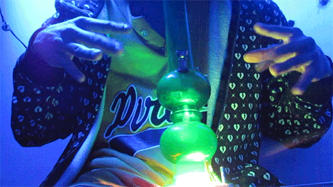 cannabisculturez:  Smoke your own pot right now - Click here