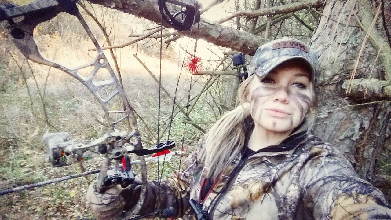 mittenprincess:  Still on the hunt for a bow buck 