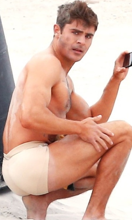 XXX fuck-yeah-male-celebs:   Zac Efron  photo