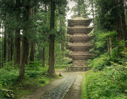 Hagurosan Pagoda / Japan (by Albert).