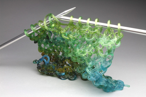 culturenlifestyle:  Exquisite Glass Art Sculptures Resemble Needles and Yarn by Carol Milne Elegantly and delicately constructed, Seattle-based artist Carol Milne  makes glass sculptures, which mimic the patterns of knit art. To make her pieces, Milne