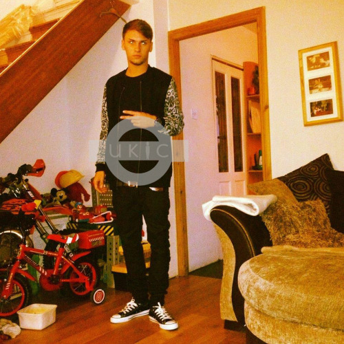 uklc:  Who remember’s Jamie? Well guess what? Hes back tonight with a few more pics and even a video!!See his other pics here: http://uklc.tumblr.com/post/108034641034/requested-this-is-jamie-hes-really-hot-and-upComing around 18:30<3