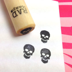 cheapassgoth:  Tiny skull stamp from etsy