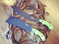 everyday-cutlery:  Ka-Bar Zombie Tools by