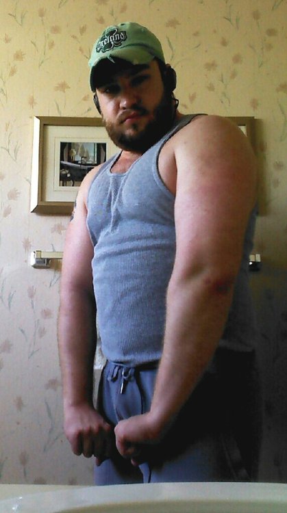 noodlesandbeef:   Thought you might like this.  Thanks, handsome fella!  A perfect example of proper Dylan Pose form. 