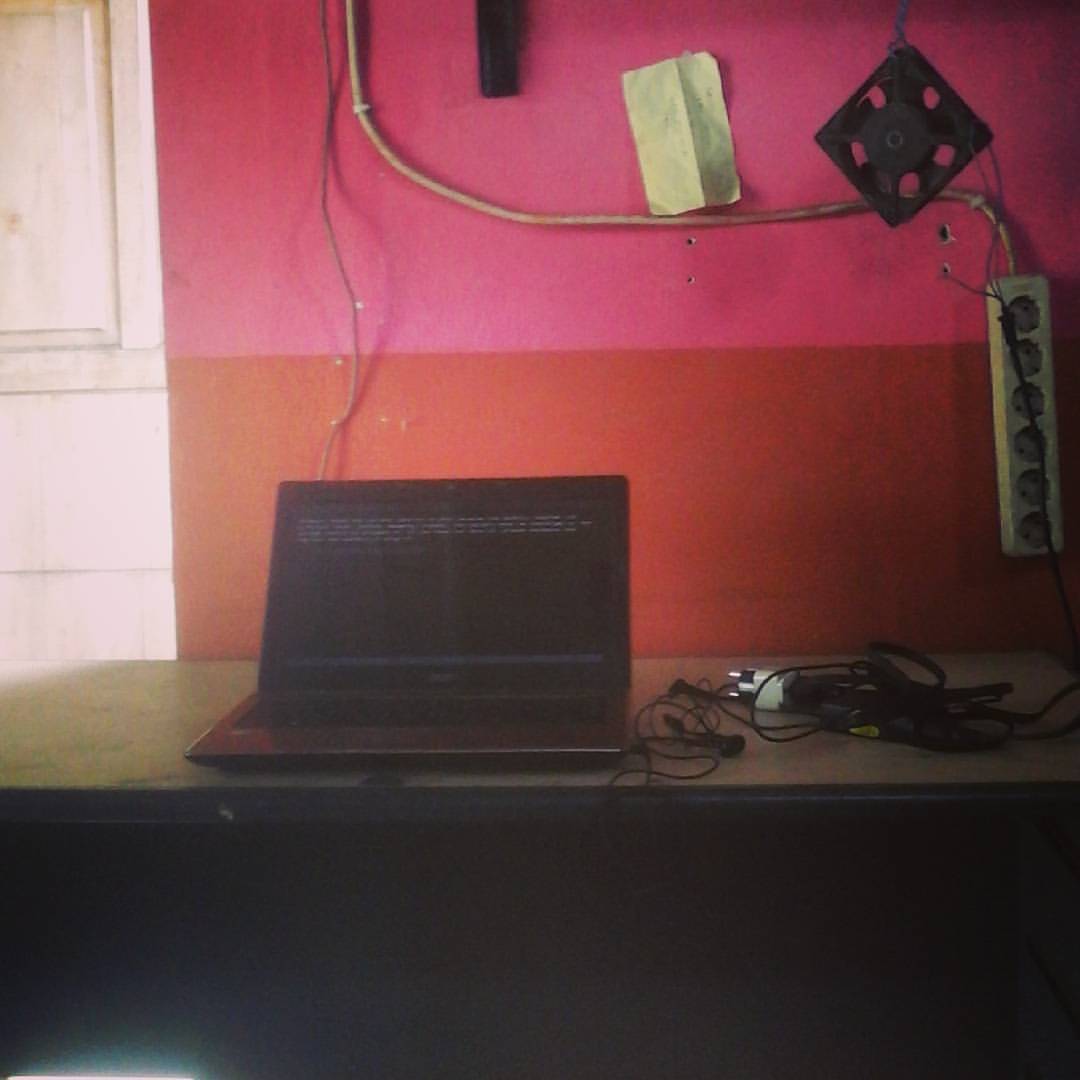 New Workspace @zulfhacell smg bs lahir karya bermanfaat dari atas meja ini.
.
.
.
.
.
.
.
.
.
#senin #berkah #bismillah #semangat #leuwiliang #phpprogramming #webdesign #webprogramming #mahasiswagalau