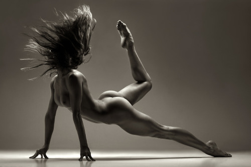 fitnudegirls:  Fit Nude Girls - Naked girls with great bodies Imagination Fit - In shape girls that leave a little to the imagination 