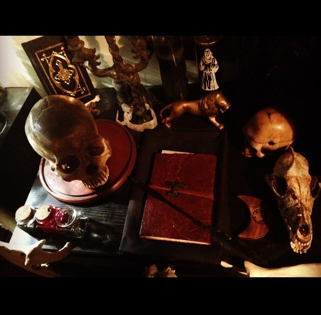 hailhorrorxiii:  Damned. 