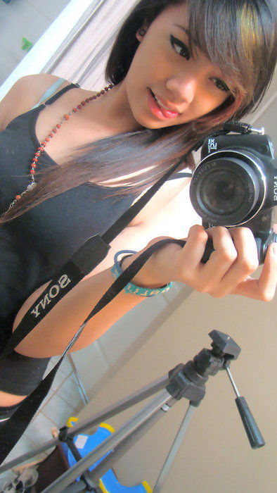 fuckyeasexyasians:Selfie time :P♚Ravishing Asians♚