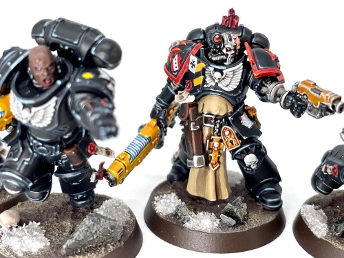 Primaris Hellblasters for my Black Templars. Had a ton of fun converting and painting up these bois!