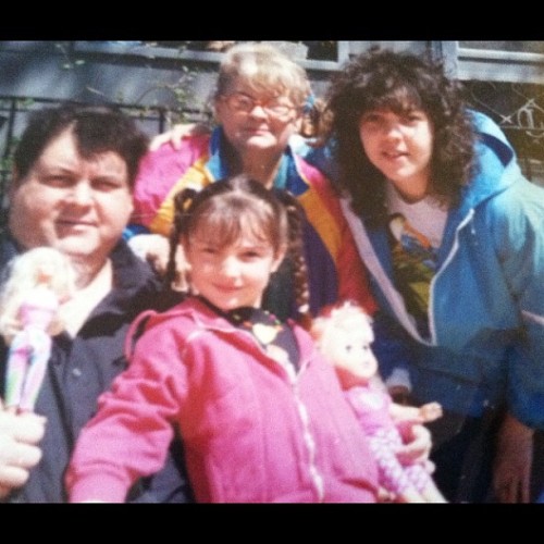 Not sure who has cooler hair, my 80s Mom or me here. 😂😭 #pigtails #handles #90s kid #poppy #throwback #model #family #keansburg @rachel_edge