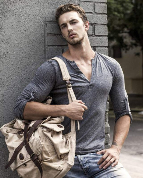 hotinjeans:  male model Christian Hogue