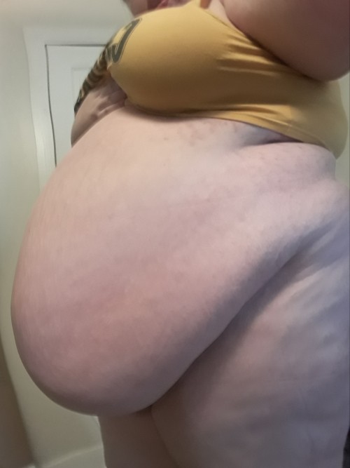 bbwstonerr:A big tummy update bigger and adult photos