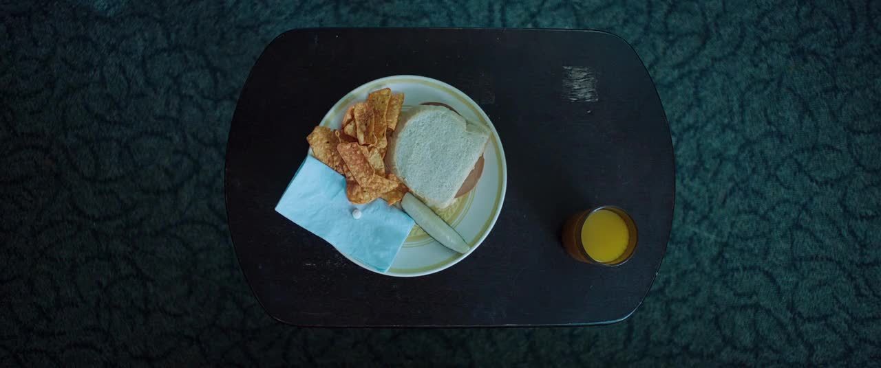 ozu-teapot:  It Follows | David Robert Mitchell | 2014