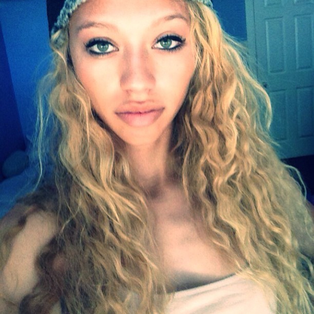 strippersandclits:  strippersandclits:  I found her! There was picture on picture