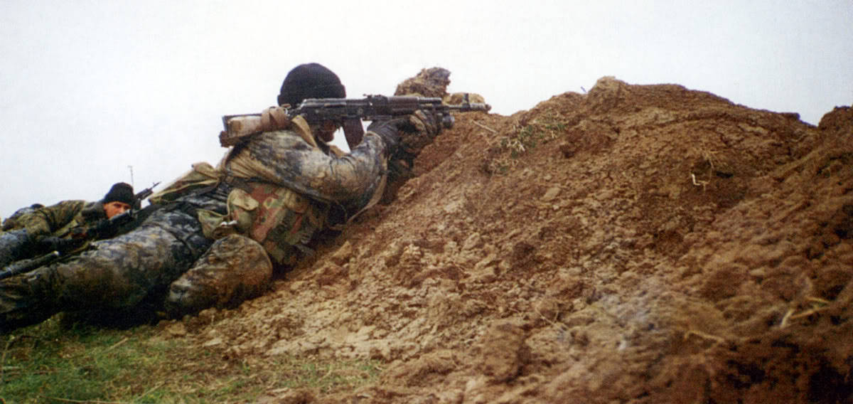 chrisgunman:  runningrepublican:  enrique262:  Chechen wars, russian soldier aims