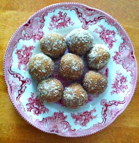 happyvibes-healthylives:  Raw Gingerbread Bites -oats, almonds, dried apricots, molasses,