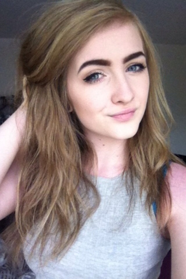 butterflydown:  2 many selfies x