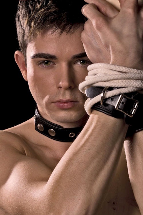 erectionary:  Beautiful slave.Horny stories http://erectionary.blogspot.comNotti picshttp://erectionary.tumblr.com