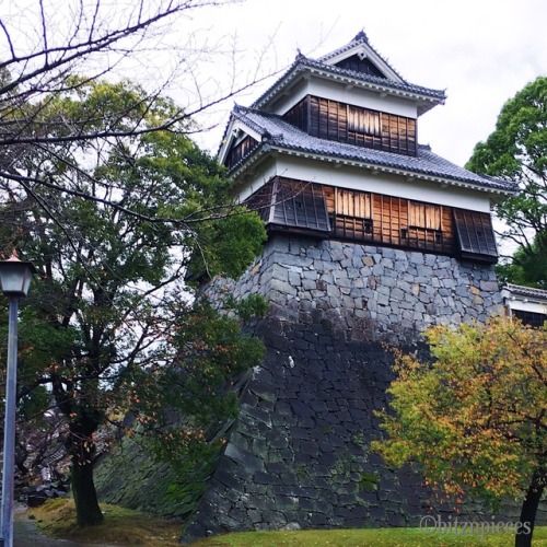 Kumamoto Castle tenshukaku from Kato Shrine. Heavy damages sustained due to the 2016 earthquake.