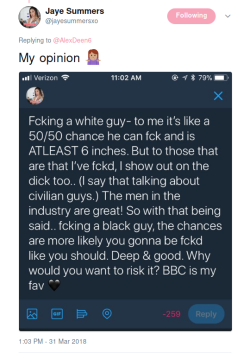 Ebony bläst auf Knien einen BBC mit viel Spucke Ebony bläst auf Knien einen BBC mit viel Spucke