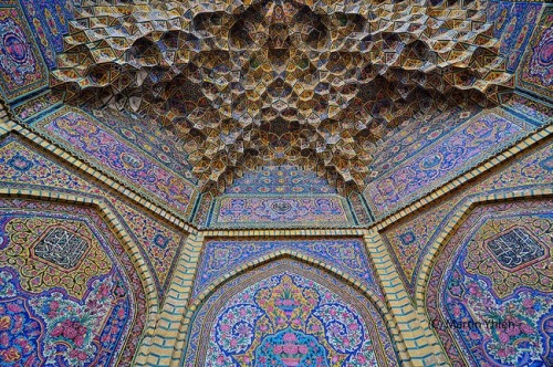 grandadofrad:vwillas8:  Islamic High Art Iran  instead of depicting god, islamic temples instead depict the intricacy&all-encompassing beauty that god represents. just incredible. 