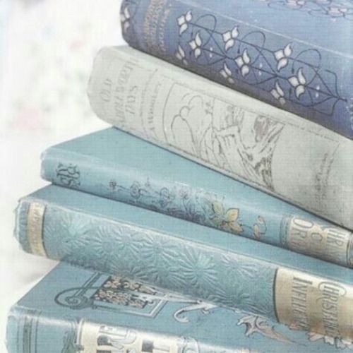 lakefaerie: pale blue ☁️