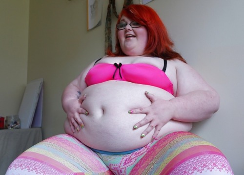 fatssbbwfeedeesandfeeders: Wanna hook up with a horny fatty? - CLICK HERE!