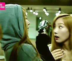 fuibaka:  How to use the selfie pod like Taeyeon 