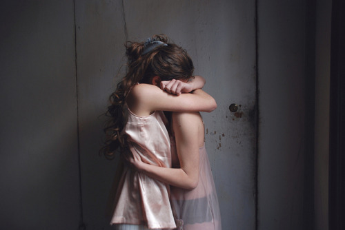 suzie-k:  ‘never let me go’ by Viola Cangi on Flickr. 