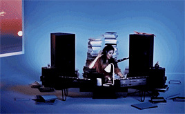 neo-isolophilia:caroline polachek + colors