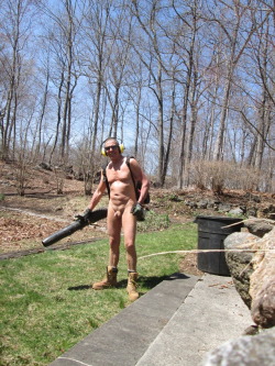 benstarknaked:  I thought they were away for the weekend.  Who knew the wife was home to take my picture!