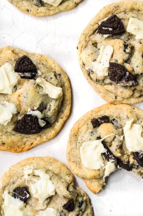 sweetoothgirl:  COOKIES AND CREAM COOKIES