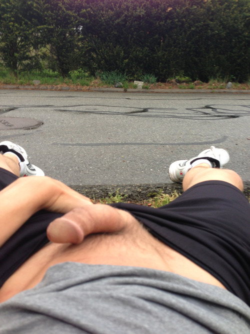 nakedpublicfun:  Hanging out