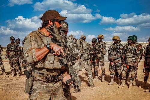 Canadian Special Operations Regiment and Mauritanian soldiers during Exercise Flintlock 2017.