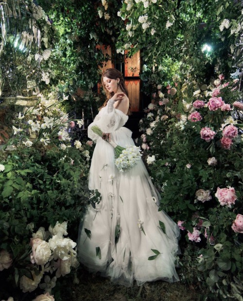acourtofcouture