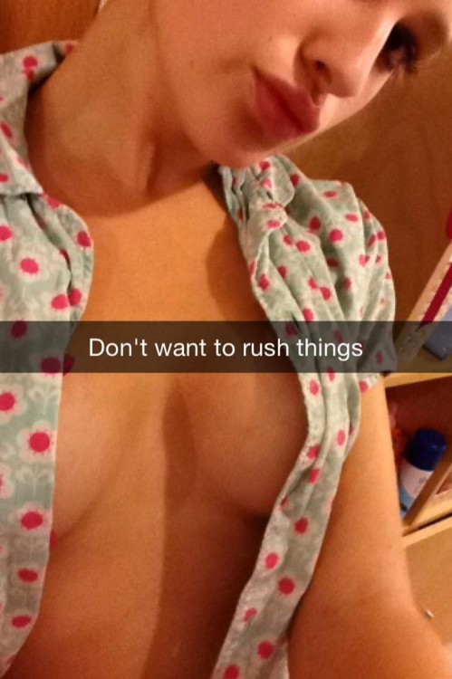 chicas-de-tv:  Bella Thorne #Snapchat pics